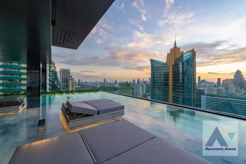  1 Bedroom  Condominium For Sale in Sukhumvit, Bangkok  near BTS Asok - MRT Sukhumvit (AA37455)