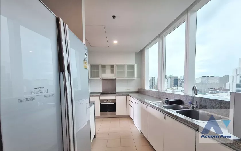  3 Bedrooms  Condominium For Rent in Sukhumvit, Bangkok  near BTS Asok - MRT Sukhumvit (AA37532)