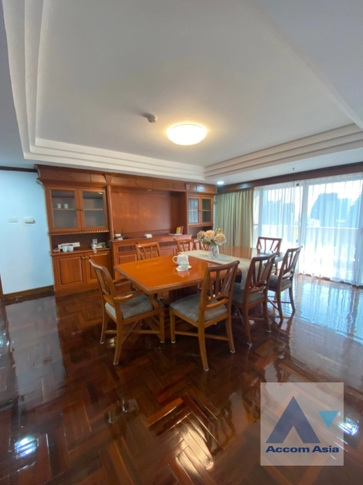  3 Bedrooms  Apartment For Rent in Sukhumvit, Bangkok  near BTS Thong Lo (AA37549)