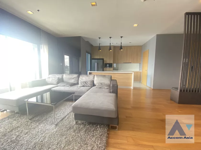  3 Bedrooms  Condominium For Rent in Sukhumvit, Bangkok  near BTS Nana (AA37588)