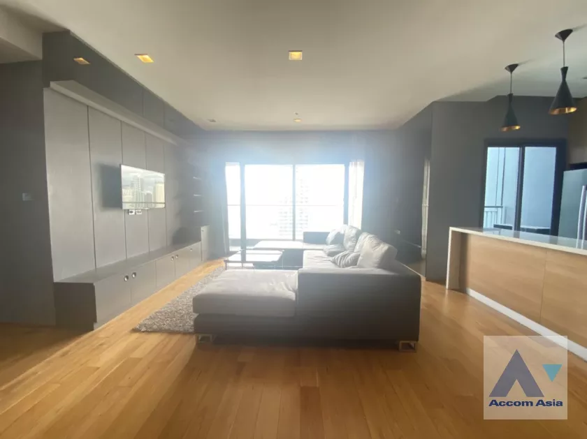  3 Bedrooms  Condominium For Rent in Sukhumvit, Bangkok  near BTS Nana (AA37588)