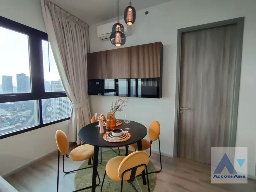  2 Bedrooms  Condominium For Rent in Phaholyothin, Bangkok  (AA37655)