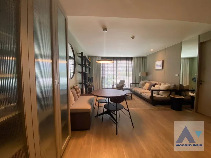  1 Bedroom  Condominium For Rent in Ploenchit, Bangkok  near BTS Ploenchit (AA37667)