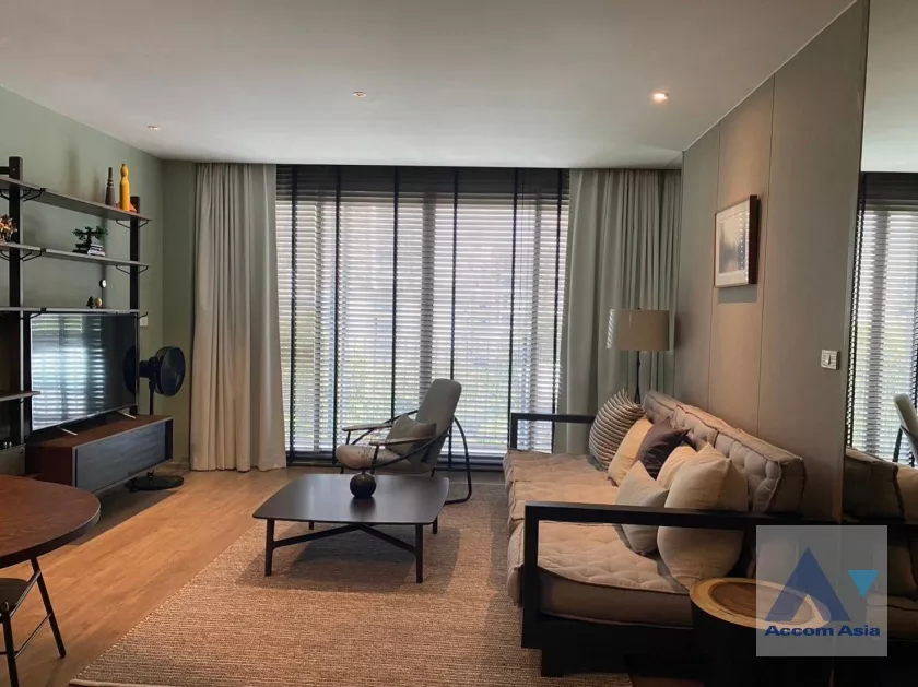  1 Bedroom  Condominium For Rent in Ploenchit, Bangkok  near BTS Ploenchit (AA37667)