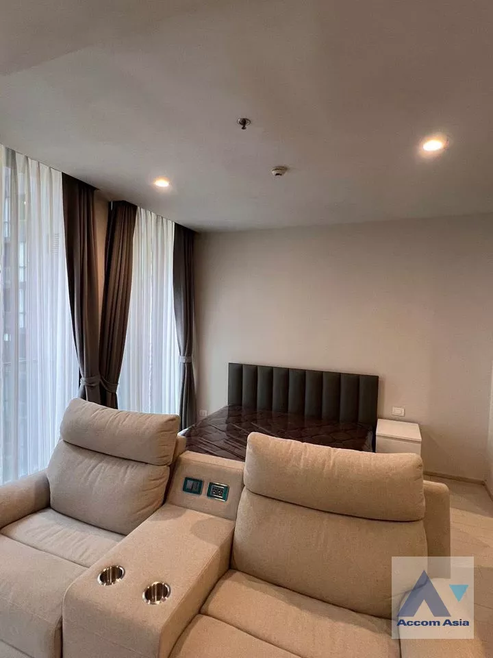  1 Bedroom  Condominium For Rent in Ploenchit, Bangkok  near BTS Ploenchit (AA37933)