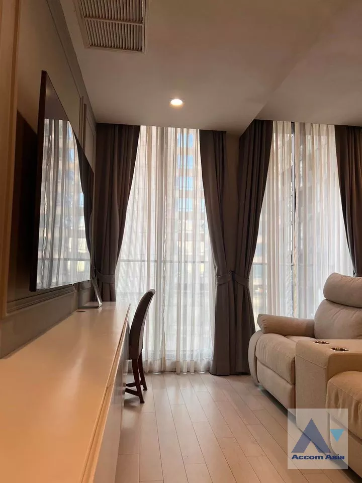  1 Bedroom  Condominium For Rent in Ploenchit, Bangkok  near BTS Ploenchit (AA37933)