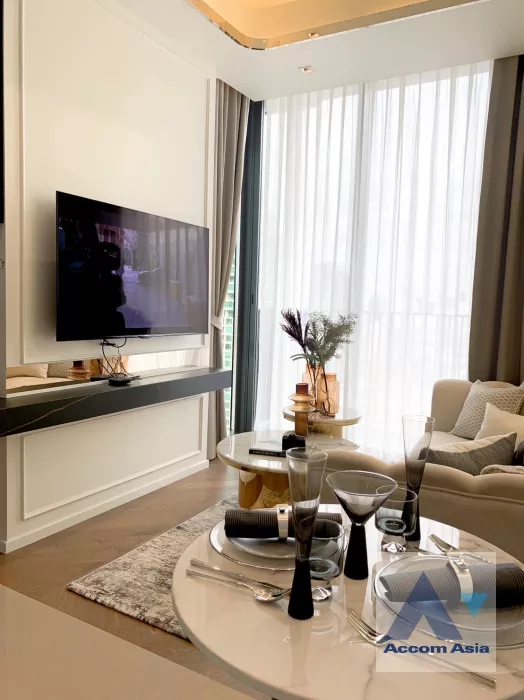  1 Bedroom  Condominium For Rent in Ploenchit, Bangkok  near BTS Chitlom (AA37954)