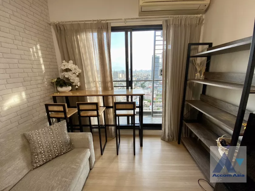  1 Bedroom  Condominium For Rent in Sathorn, Bangkok  near BTS Chong Nonsi (AA38019)