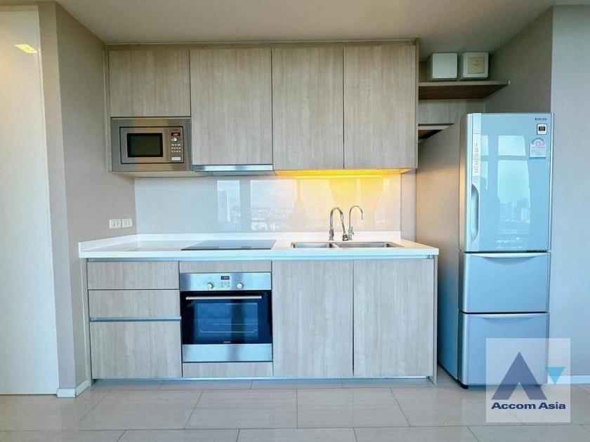  2 Bedrooms  Condominium For Rent in Ploenchit, Bangkok  near MRT Phetchaburi (AA38106)