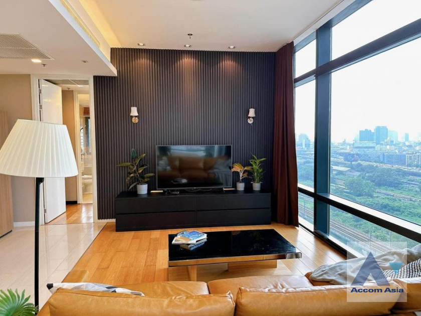  2 Bedrooms  Condominium For Rent in Ploenchit, Bangkok  near MRT Phetchaburi (AA38106)