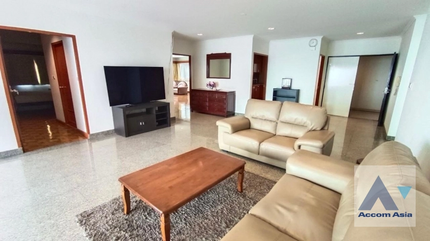  3 Bedrooms  Condominium For Rent in Sathorn, Bangkok  near BTS Sala Daeng - MRT Lumphini (AA38141)