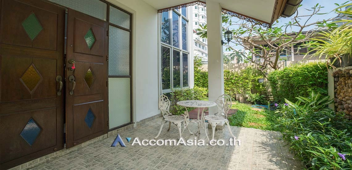 Garden View, Double High Ceiling, Pet friendly |  5 Bedrooms  House For Rent in Sukhumvit, Bangkok  near BTS Nana (95245)