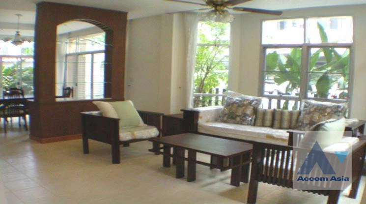 Home Office, Pet friendly |  3 Bedrooms  House For Rent in Sukhumvit, Bangkok  near BTS Nana (95248)