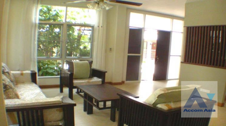 Home Office, Pet friendly |  3 Bedrooms  House For Rent in Sukhumvit, Bangkok  near BTS Nana (95248)