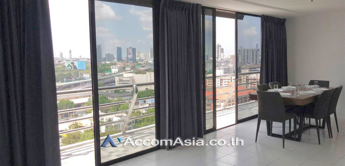 Pet friendly |  3 Bedrooms  Condominium For Rent & Sale in Charoenkrung, Bangkok  near MRT Khlong Toei (25263)