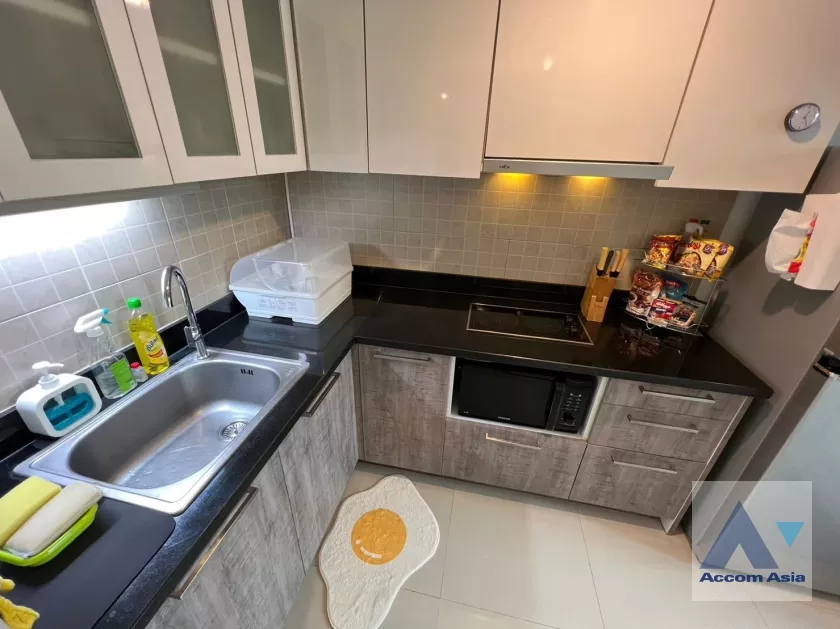  2 Bedrooms  Condominium For Sale in Sukhumvit, Bangkok  near BTS Ekkamai (AA38625)