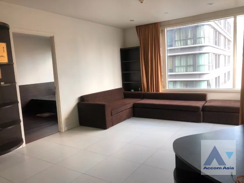  2 Bedrooms  Condominium For Sale in Phaholyothin, Bangkok  near BTS Chitlom (AA38648)