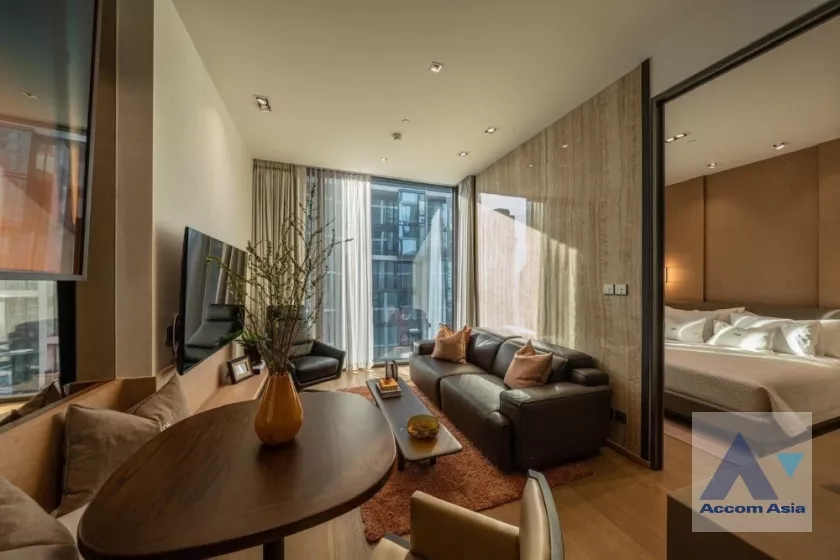  1 Bedroom  Condominium For Sale in Ploenchit, Bangkok  near BTS Chitlom (AA38662)