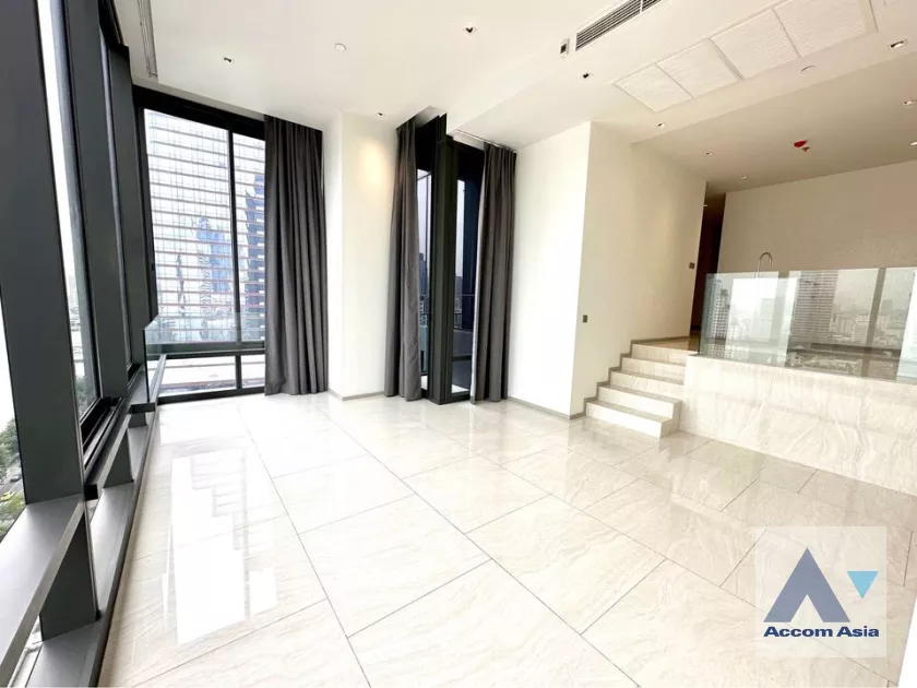  2 Bedrooms  Condominium For Sale in Silom, Bangkok  near BTS Chong Nonsi (AA38666)