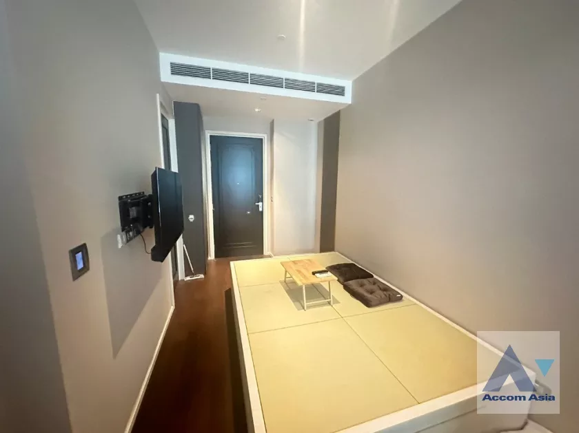  1 Bedroom  Condominium For Sale in Sukhumvit, Bangkok  near BTS Phrom Phong (AA38672)