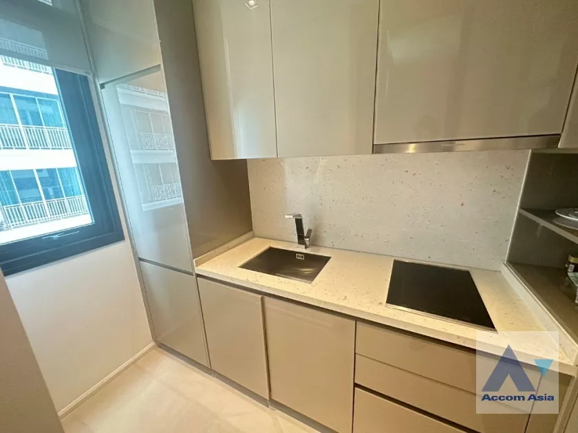  1 Bedroom  Condominium For Sale in Sukhumvit, Bangkok  near BTS Phrom Phong (AA38672)