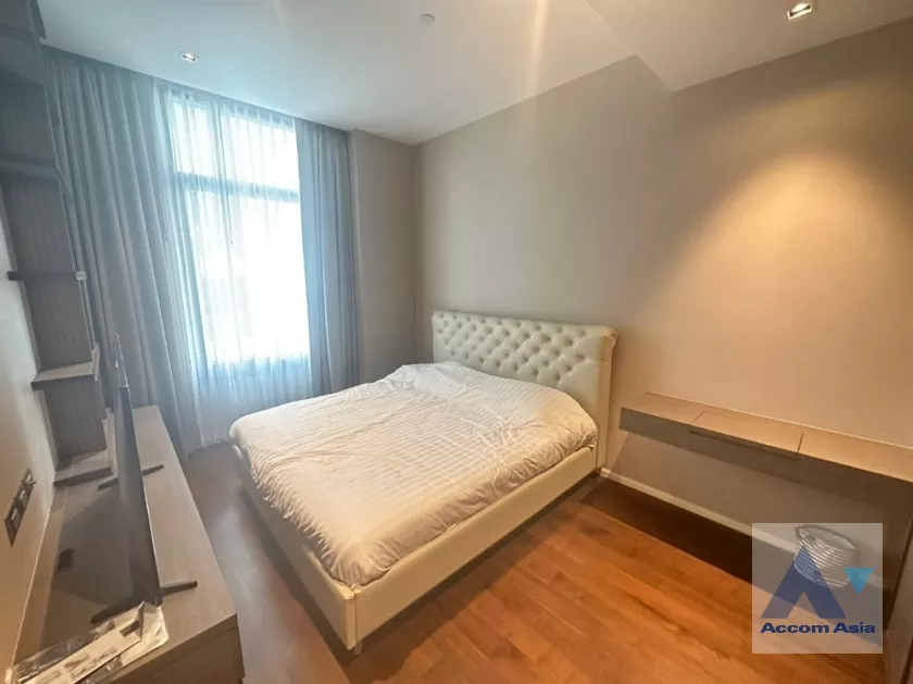  1 Bedroom  Condominium For Sale in Sukhumvit, Bangkok  near BTS Phrom Phong (AA38672)