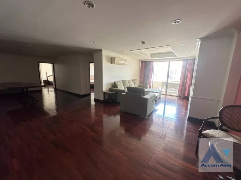  3 Bedrooms  Condominium For Rent in Sukhumvit, Bangkok  near BTS Nana (AA38675)