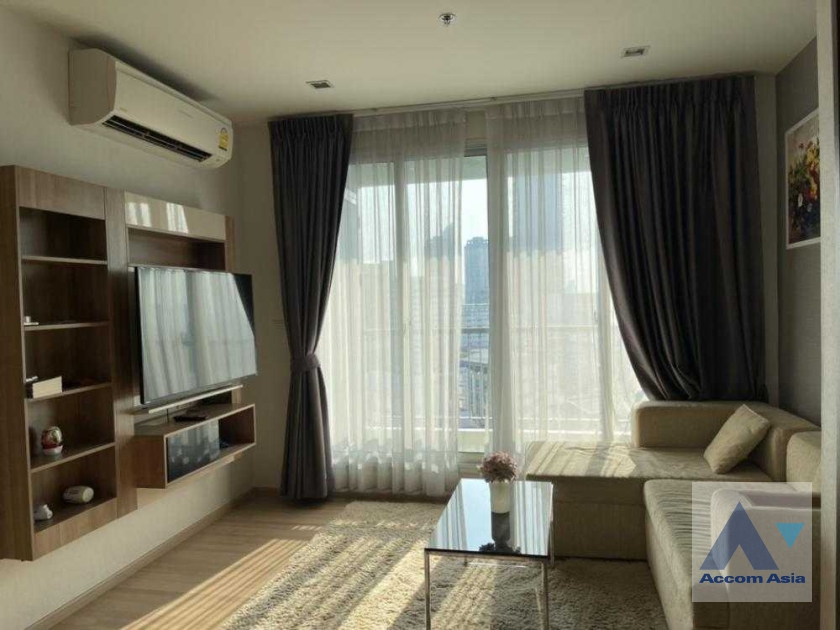  2 Bedrooms  Condominium For Rent & Sale in Sathorn, Bangkok  near BTS Saphan Taksin (AA38679)