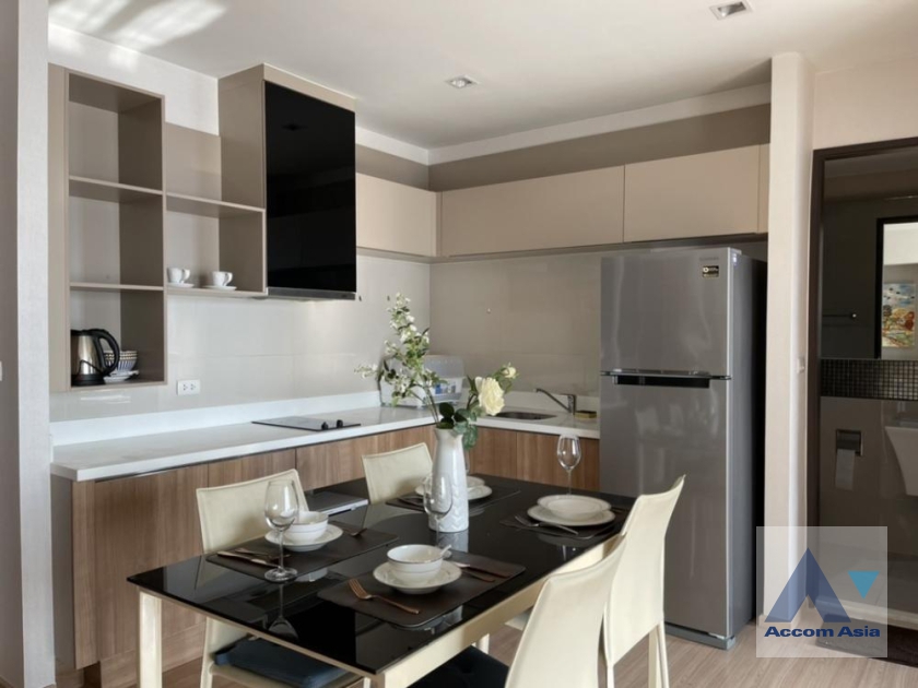  2 Bedrooms  Condominium For Rent & Sale in Sathorn, Bangkok  near BTS Saphan Taksin (AA38679)