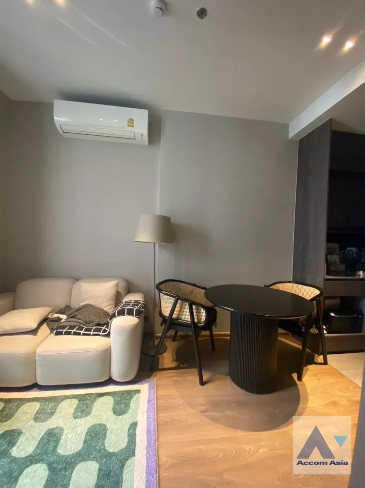  1 Bedroom  Condominium For Rent & Sale in Sukhumvit, Bangkok  near BTS Ekkamai (AA38702)