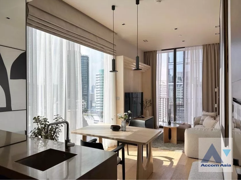  1 Bedroom  Condominium For Rent in Ploenchit, Bangkok  near BTS Chitlom (AA38707)