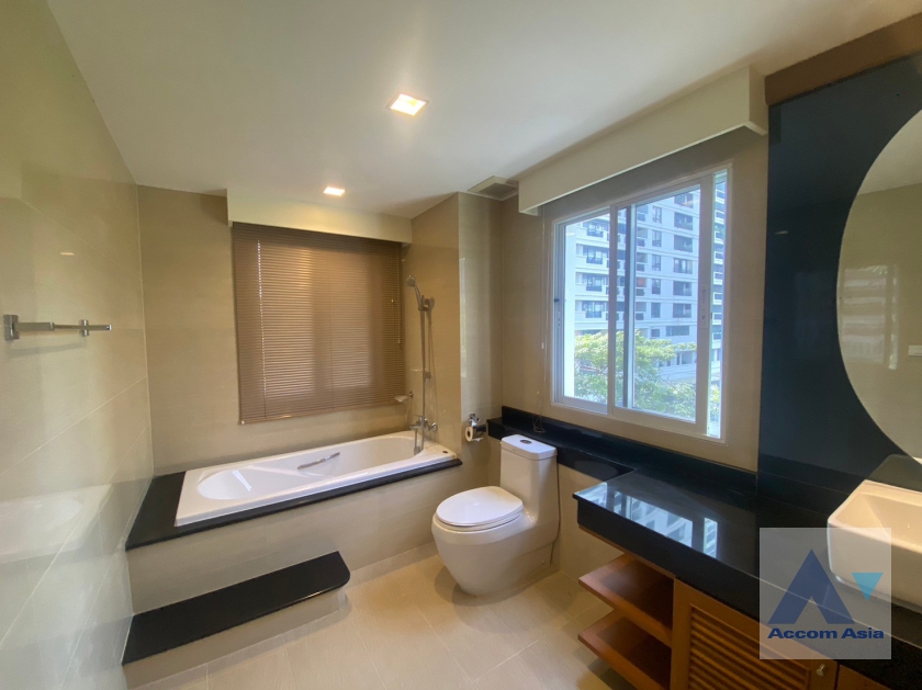 10  4 br Townhouse For Sale in Sukhumvit ,Bangkok BTS Asok - MRT Sukhumvit at Kiarti Thanee City AA38715