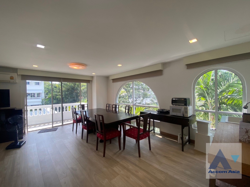  4 Bedrooms  Townhouse For Sale in Sukhumvit, Bangkok  near BTS Asok - MRT Sukhumvit (AA38715)