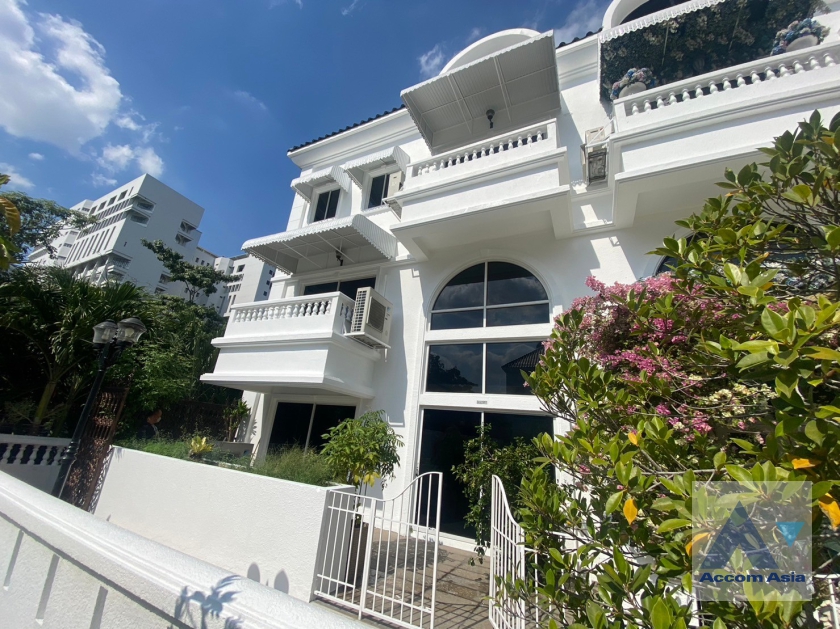  4 Bedrooms  Townhouse For Sale in Sukhumvit, Bangkok  near BTS Asok - MRT Sukhumvit (AA38715)