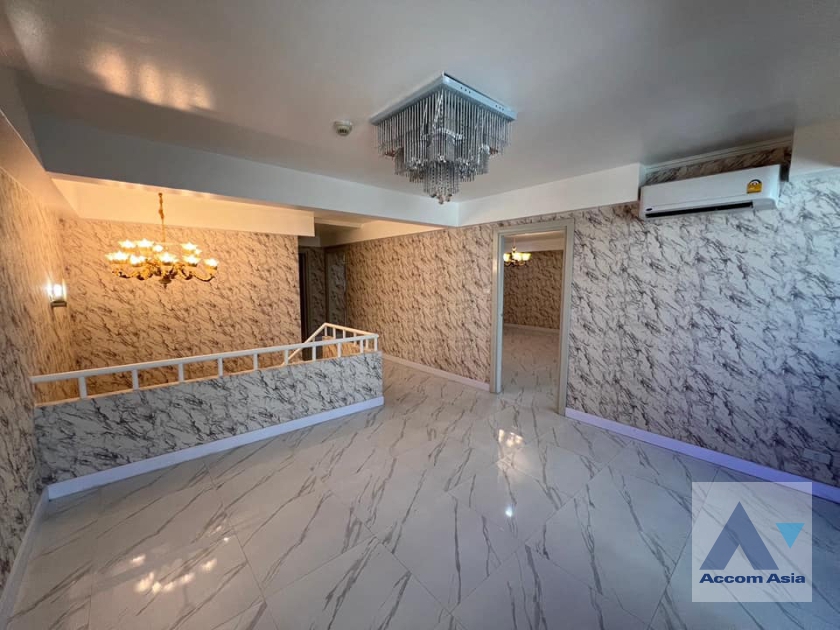 Duplex Condo |  4 Bedrooms  Condominium For Sale in Sukhumvit, Bangkok  near BTS Phrom Phong (AA38718)