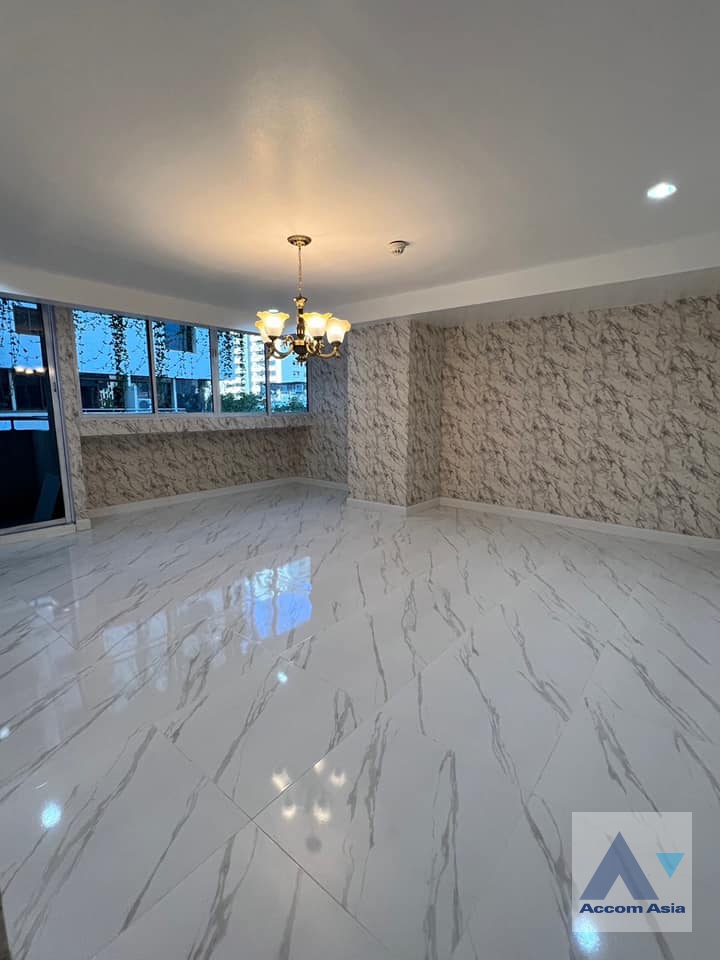 5  4 br Condominium For Sale in Sukhumvit ,Bangkok BTS Phrom Phong at Supalai Place   AA38718