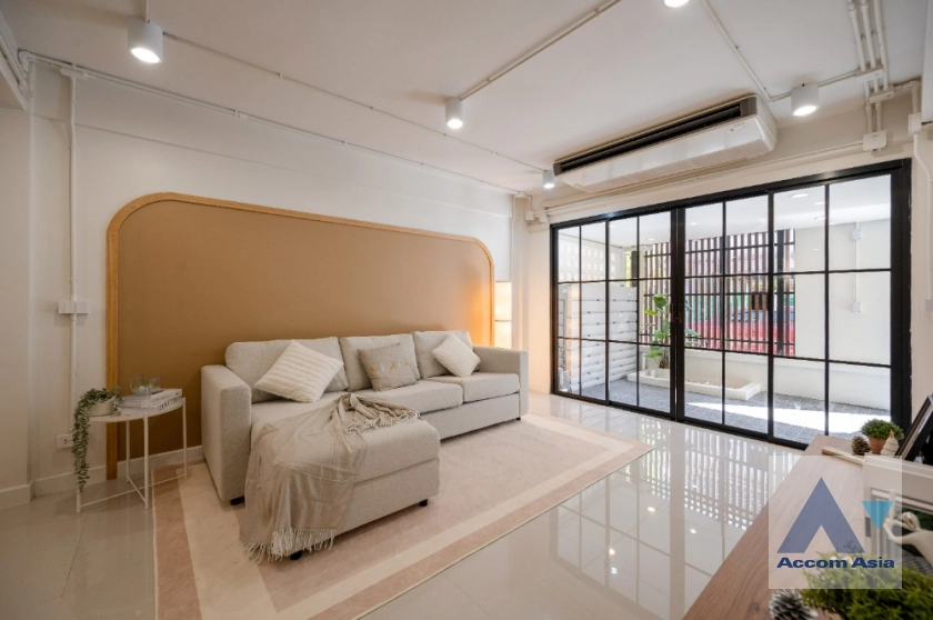  1  2 br Townhouse For Sale in Sukhumvit ,Bangkok BTS Bang Chak AA38747