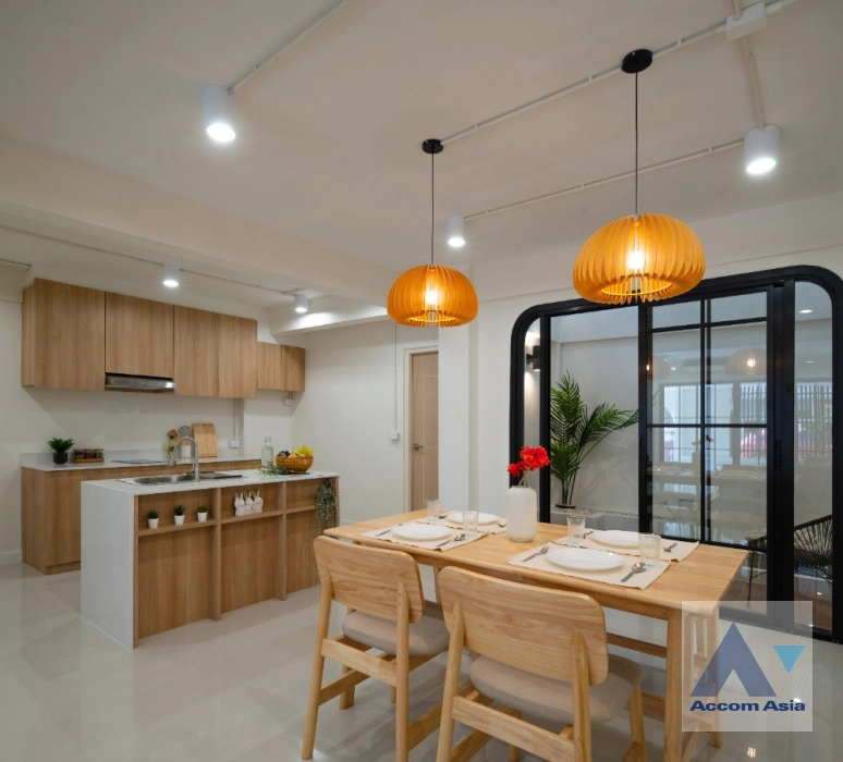 4  2 br Townhouse For Sale in Sukhumvit ,Bangkok BTS Bang Chak AA38747