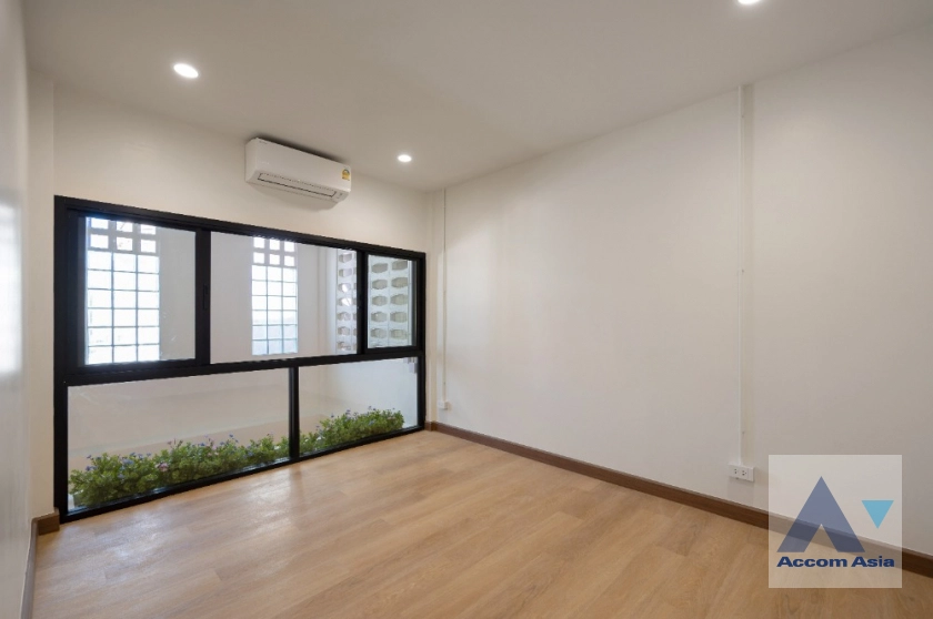 10  2 br Townhouse For Sale in Sukhumvit ,Bangkok BTS Bang Chak AA38747