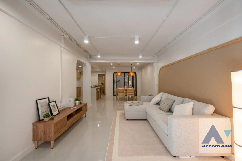  1  2 br Townhouse For Sale in Sukhumvit ,Bangkok BTS Bang Chak AA38747