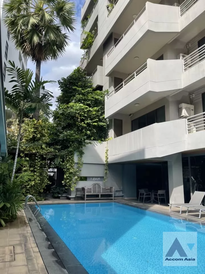  3 Bedrooms  Apartment For Rent in Sukhumvit, Bangkok  near BTS Thong Lo (AA38756)