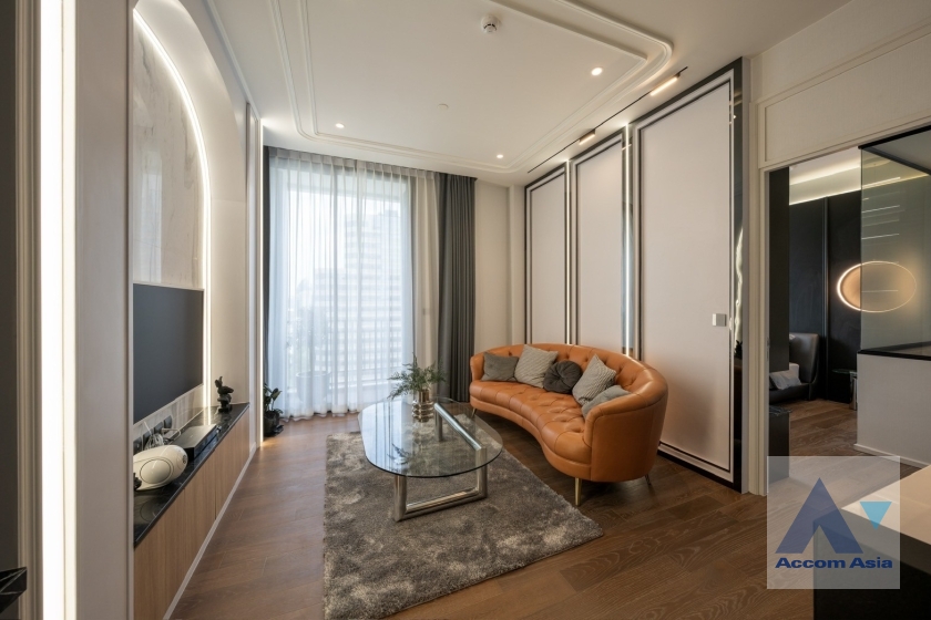 Super Luxury, Fully Furnished, Split-type Air |  1 Bedroom  Condominium For Rent & Sale in Ploenchit, Bangkok  near BTS Ploenchit (AA38757)