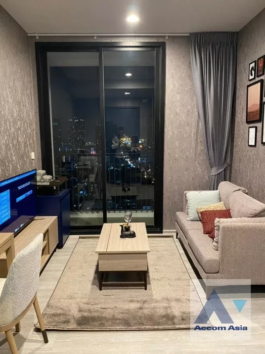  1 Bedroom  Condominium For Rent in Sukhumvit, Bangkok  near BTS Ekkamai (AA38787)