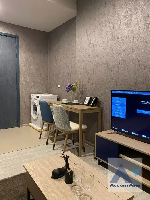  1 Bedroom  Condominium For Rent in Sukhumvit, Bangkok  near BTS Ekkamai (AA38787)