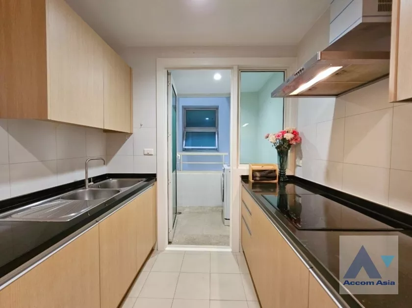  2 Bedrooms  Condominium For Rent in Sukhumvit, Bangkok  near BTS Phrom Phong (AA38837)