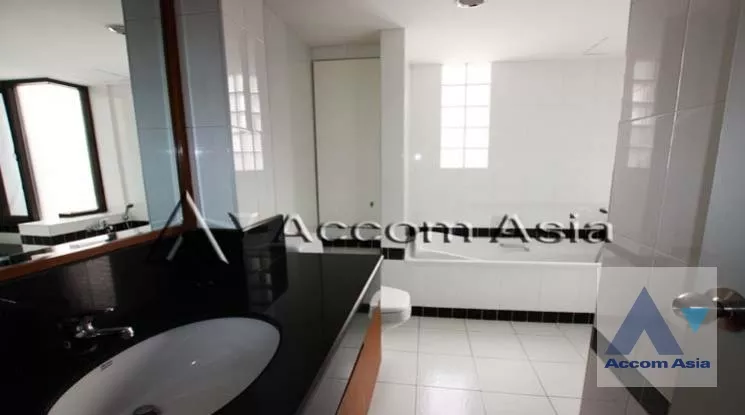 Pet friendly |  3 Bedrooms  Apartment For Rent in Sukhumvit, Bangkok  near BTS Phrom Phong (AA38839)