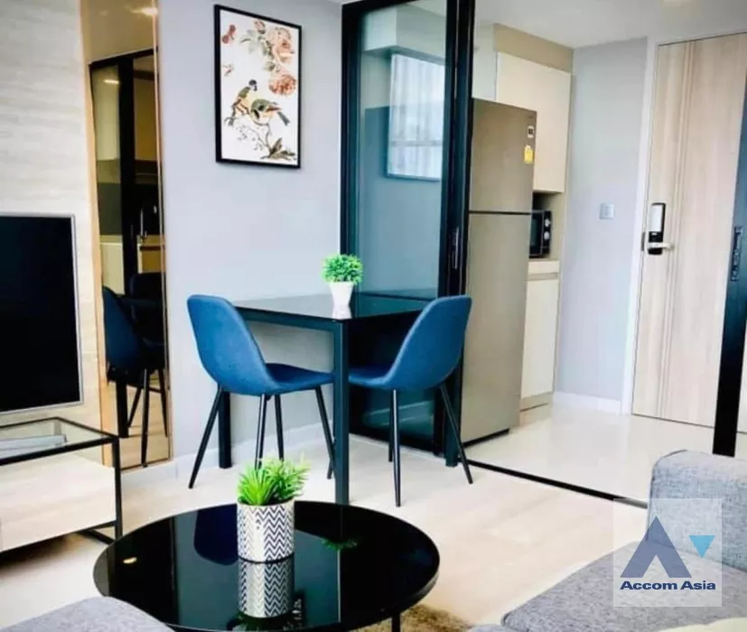  1 Bedroom  Condominium For Rent in Sathorn, Bangkok  near BTS Chong Nonsi (AA38845)