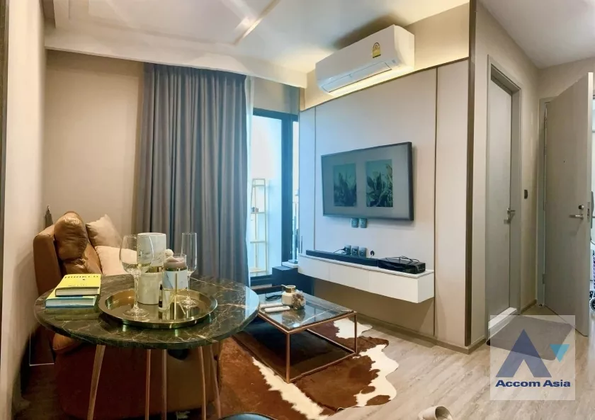  1 Bedroom  Condominium For Rent in Sukhumvit, Bangkok  near BTS Ekkamai (AA38866)