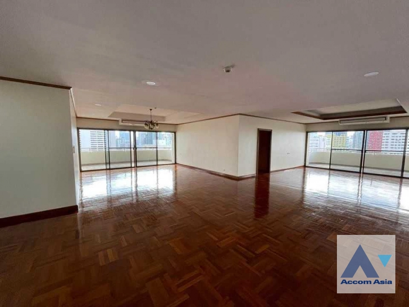  3 Bedrooms  Condominium For Rent in Sukhumvit, Bangkok  near BTS Nana (AA38881)