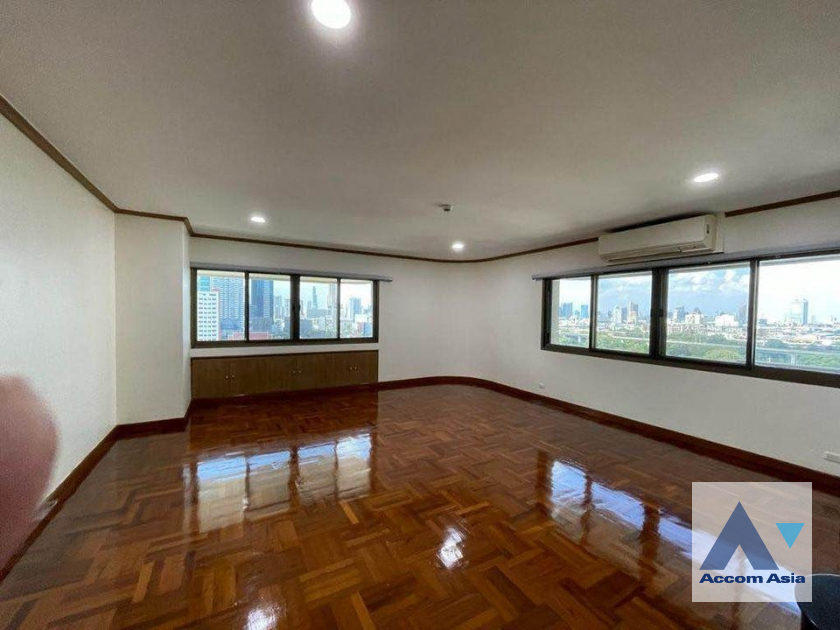 3 Bedrooms  Condominium For Rent in Sukhumvit, Bangkok  near BTS Nana (AA38881)